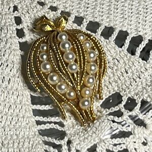 Lisner Gold-Tone & Faux Pearl Leaf Brooch – 2”, Vintage